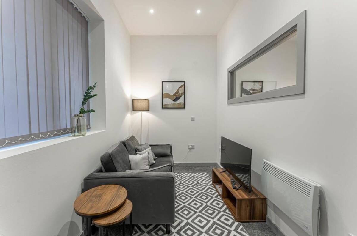 Modern 1 Bedroom Apartment In Dudley Brierley Hill Extérieur photo