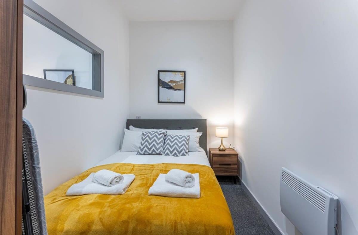 Modern 1 Bedroom Apartment In Dudley Brierley Hill Extérieur photo