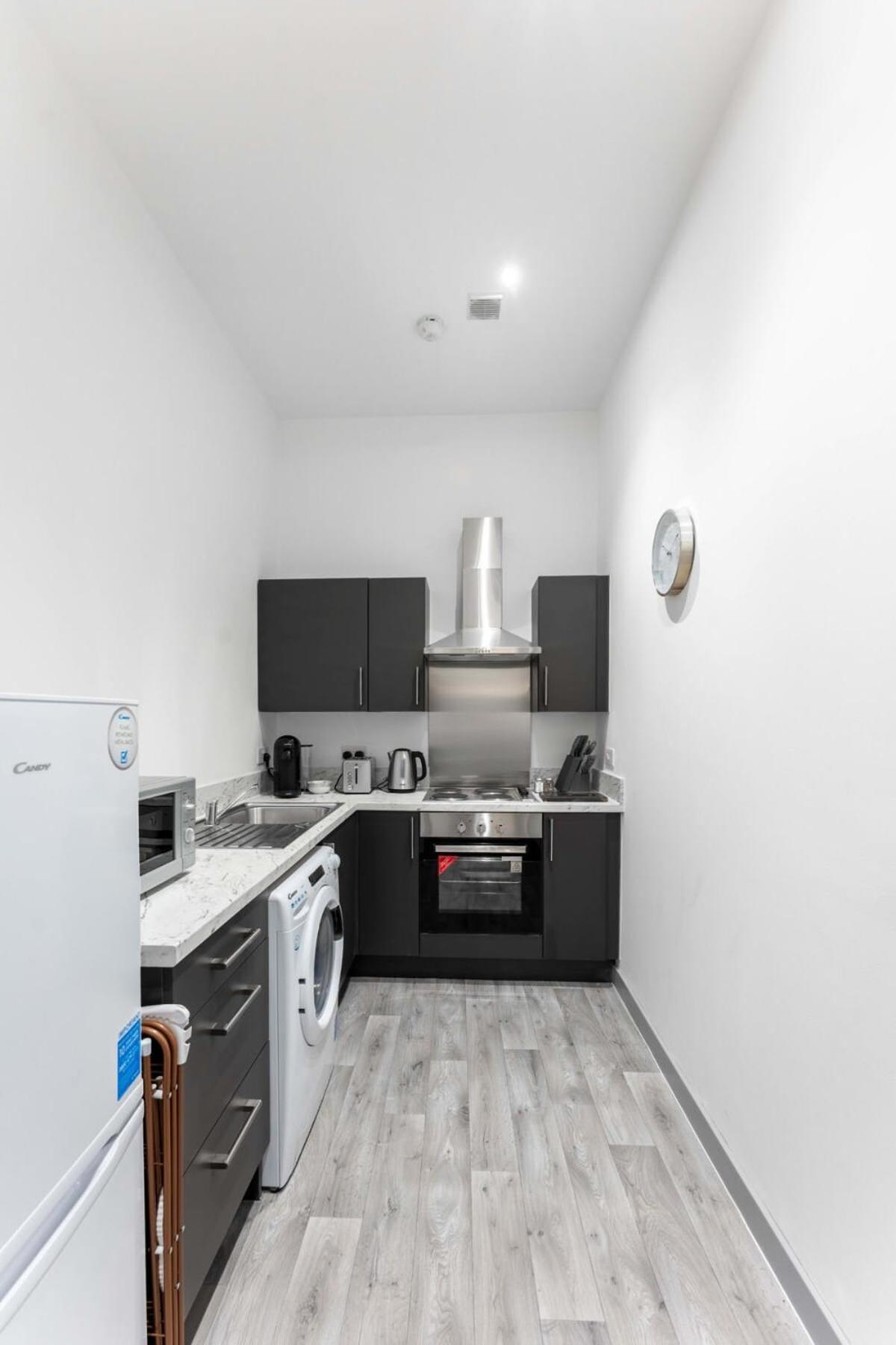 Modern 1 Bedroom Apartment In Dudley Brierley Hill Extérieur photo